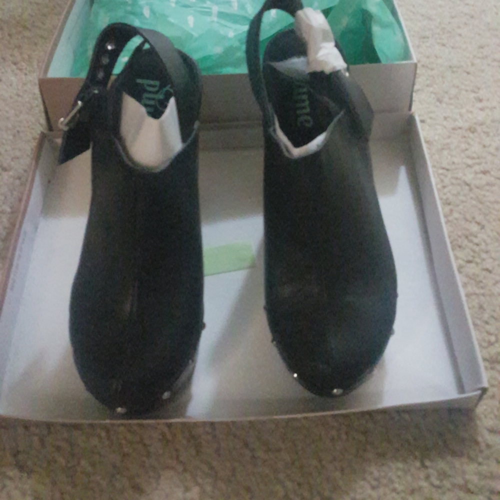 Black shoes